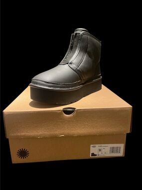 UGG Woman Neumel Platform Zip Boots in Umber